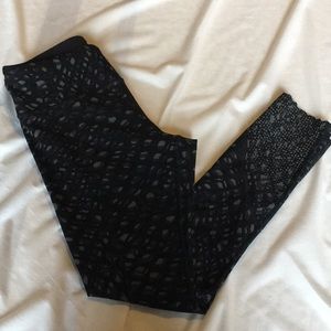 Lululemon patterned tight stuff tight 3/4 length